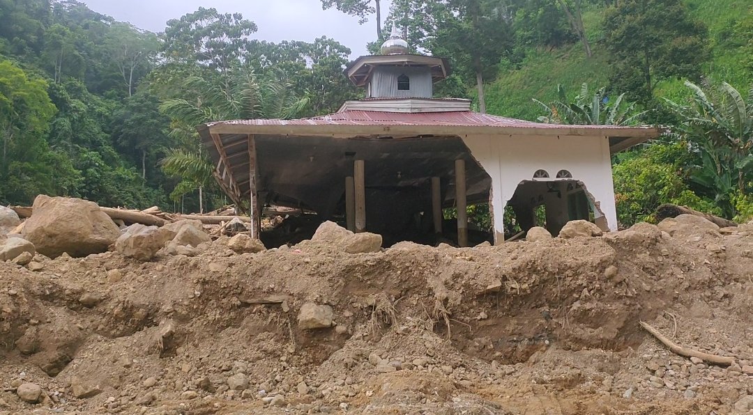 Masjid Al-Muhajirin di dusun Batang Barana, Desa Sondoang, Kec. Kalukku